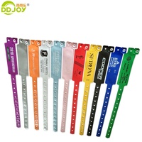 Bracelets en PVC souple imperméables imprimés sur mesure - Utilisation unique, forme large/en L, modèle personnalisable OEM PVC09-D, 100 pièces/sac OPP