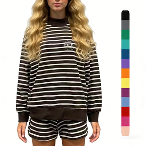 Conjunto de 2 piezas a rayas para mujer: Sudadera de cuello alto de algodón French Terry con parches bordados personalizados y pantalones cortos. - Product Image 1