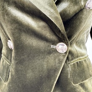 <span class=keywords><strong>Blazer</strong></span> de <span class=keywords><strong>terciopelo</strong></span> <span class=keywords><strong>verde</strong></span> para <span class=keywords><strong>mujer</strong></span>, con solapa, doble botonadura, lujoso, de PU, estilo urbano, ropa de <span class=keywords><strong>mujer</strong></span> - Product Image 6