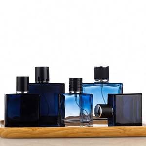 Flacon de parfum carré vide unique en verre 50ml/100ml, capacité personnalisable de luxe avec capuchon pulvérisateur et sérigraphie - Product Image 6