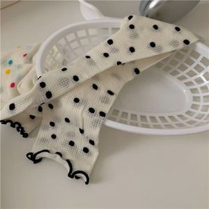 ถุงเท้าตาข่ายระบายอากาศลายจุดสีสันสดใสสำหรับผู้หญิง ความยาวครึ่งน่อง ผ้าฝ้าย ซับเหงื่อ สไตล์วัยรุ่น - Product Image 4