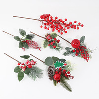 Décorations de Noël 2026 : Brindilles de pin artificielles avec baies rouges et pommes de pin, effet neige