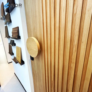 Porte d'entrée compatible avec la maison intelligente avec serrure biométrique et accès à distance pour appartement urbain moderne - Product Image 5