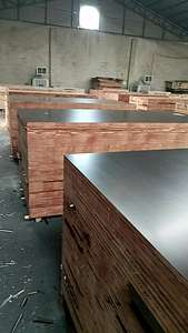 Kayu Lapis Tahan Air Kelautan 20 Kali Pakai Ulang Standar pp Kayu Lapis Berlapis Film Plastik untuk Bekisting Beton - Product Image 6