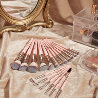 Ensemble de Pinceaux de Maquillage Rose Mignon de Haute Qualité 18 Pièces, Poils Synthétiques Doux et Confortables, Manche Robuste, Boîte Portable, Correcteur et Blush
