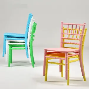 Nouveau design Chaises de location de fête pour enfants blanches en résine empilable pour événements pour la fête d'anniversaire