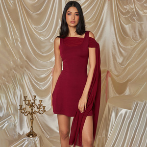 Vestido de noche de moda, estilo europeo y americano, con cuello cuadrado, un solo hombro descubierto, entallado, mini, de color sólido, en poliéster. - Product Image 3