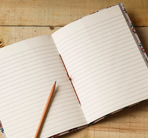 Cuaderno de Papel Hecho a Mano con Cubierta de Tela Kantha Amarilla Bordada, Diario Ecológico Artesanal (9 x 7 pulgadas) - Product Image 2