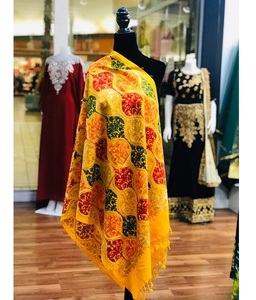 Châle brodé de qualité supérieure, imprimé numérique floral, à longues franges, écharpe d'hiver confortable, chaude, respirante, durable, élégante et réversible - Product Image 1