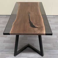 Table de salle à manger rectangulaire Jiele en noyer noir d'Amérique du Nord avec résine époxy, style luxe léger, grande planche personnalisée et pieds en métal