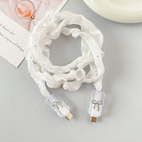 Nueva Funda Protectora 3D con Lazo Plateado y Pequeñas Perlas para iPhone 40W con Protector de Cable de Carga de Tul con Diamantes