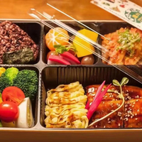 Boîte à emporter en bois biodégradable jetable, pliable, pour gâteaux, desserts, sushis, emballage écologique, personnalisable