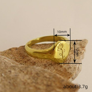 Anello Decorativo Elegante da Donna con Rosa Incisa e Fiore Ovale in Stile Vintage - Product Image 3