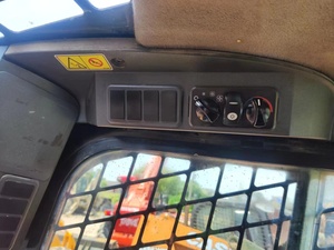 Chargeuse compacte Caterpillar 246C jaune, équipement de construction compact - Product Image 2