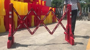 All'ingrosso barriera telescopica in plastica soffiata 2000*1100 di isolamento pieghevole mobile barriere di traffico telescopiche barriera - Product Image 6