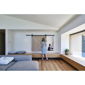 Villa moderna con estructura de acero ligero y techo a dos aguas para residencia privada - Product Image 4