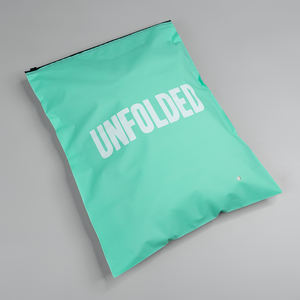 Bolsa de Polipropileno con Cierre Verde y Logotipo Impreso Personalizado, Bolsa de Plástico con Cierre para Ropa y Camisetas - Product Image 5