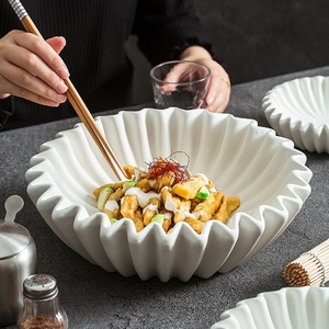 Grande assiette à salade blanche évasée à volants en porcelaine, élégante pièce maîtresse avec finition polie, disponible en <span class=keywords><strong>3</strong></span> tailles différentes - Product Image 2