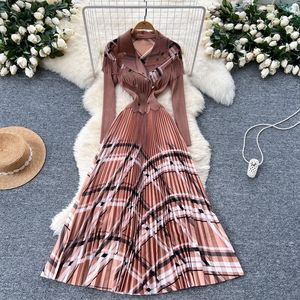 Robes élégantes de luxe léger pour femmes, à revers, double boutonnage, cintrées, à manches longues, imprimées, plissées, avec empiècements, tendance - Product Image 1