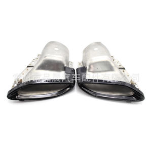 Tuyau d'échappement Mercedes-Benz W212 à trou unique en acier noir brillant, ajustement universel 2014-2016 - Product Image 1