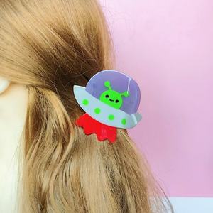 Jepit Rambut Akrilik Kustom Qianjin Desain Kapal Luar Angkasa Alien Kartun Lucu Aksesoris Rambut Trendi untuk Wanita dan Gadis - Product Image 3