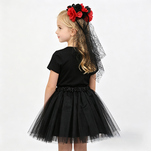 Conjunto de disfraz de bruja gótica para niños con falda tutú de tela de araña negra y diadema de rosas rojas - Product Image 5