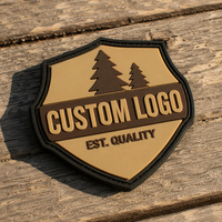 Écussons brodés de haute qualité à coudre, logo 3D personnalisé, étiquettes en PVC souple et caoutchouc de silicone pour vêtements et porte-clés