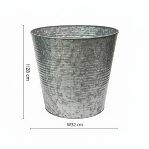 Cubo de maceta galvanizado para exteriores con ilustración de escena de retrete tradicional perfecto para la estética de jardín rústico - Product Image 1