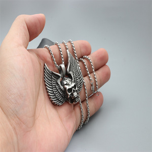 Collar con colgante de calavera con alas, colgantes temáticos de acero inoxidable para hombres y mujeres, regalo de joyería de moda - Product Image 2