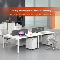 Ensemble de bureau et chaise en bois à panneau modulaire moderne avec dessus en métal pour 4-8 personnes employés en informatique