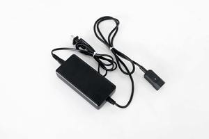 Cargador de batería de plomo-ácido de 24V 2A 48W para elevador de pacientes / silla de transferencia médica / grúa - Product Image 3