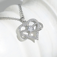 Belle Infinity Symbol Figure 8 Coeur Chandail Chaîne 14K Plaqué Or Cubique Bleu Zircon Pendentif Collier pour Petite Amie