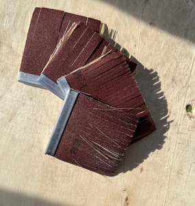 Brosse à bande de ponçage en <span class=keywords><strong>sisal</strong></span> et papier de verre sur base en fer galvanisé, taille personnalisée, pour bois et couches de peinture anciennes - Product Image 1