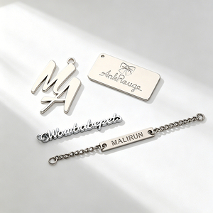 Accesorios de Cadena Metálica de Lujo para Ropa y Bolsos, Etiqueta Metálica para el Cuello con Logotipo de Letra Exclusivo, Adornada con Aleación de Alta Calidad - Product Image 1