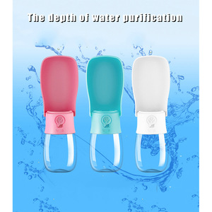 Bouteille d'eau portable pour animaux de compagnie avec pompe pour les voyages, design pliable, matériau plastique, fonctionnement manuel - Product Image 3