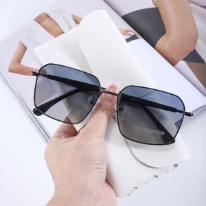 2026 New Style <b>Square</b> Polarized <b>Sunglasses</b> Men's Metal Large Frame Sunscreen <b>Sunglasses</b> Fashion Anti-UV Glasses Women - Product Image 2