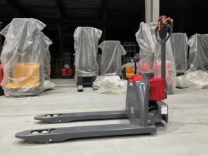 รถยกพาเลทไฟฟ้า WELIFT EPT15C 1.5 ตัน พร้อมแบตเตอรี่ลิเธียม มอเตอร์ไฟฟ้ากระแสสลับ ระบบไฮดรอลิกเลื่อนด้านข้าง และยางโพลียูรีเทน - Product Image 3