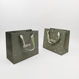 Sacs de shopping en carton vert de luxe avec logo personnalisé, en matériaux recyclés, emballage en gros pour les vêtements, petites entreprises - Product Image 1