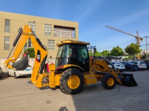 รถตักล้อยาง CAT 420F รุ่นใหม่เอี่ยมครบสเปค เครื่องจักรอเนกประสงค์สำหรับงานเสริมสร้างทางหลวงและงานเติมดินหลุม - Product Image 1