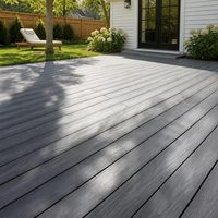 Dalles de terrasse en WPC à finition lisse moderne, revêtement de sol composite bois-plastique personnalisé pour terrasse extérieure en WPC solide