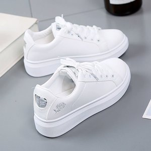 Zapatillas Blancas Pequeñas para Todas las Estaciones Nueva Moda Color Puro Zapatos de Mujer Casual Versátiles de Uso Diario Zapatos Deportivos Individuales para Mujer - Product Image 2