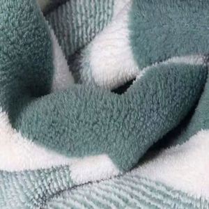 Ensemble de serviettes de bain douces à séchage rapide et absorbantes avec motif rayé et logo personnalisé - Product Image 6