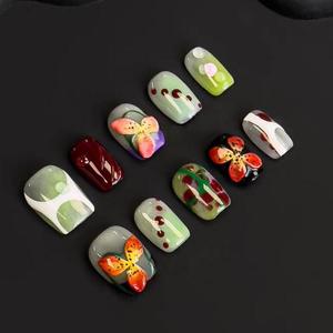 Ongles press-on français faits main, personnalisés, style fleur 3D fraise, pour femme, décoration des mains - Product Image 1