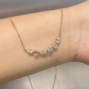 Collar de Lujo con Colgante de Barra Curva de Diamantes de Corte Multiforma, Oro de 18K, Esmeralda Ovalada, Marquesa, Redonda, Cadena Mixta de Eslabones Tipo Paperclip, Joyería Fina - Product Image 3