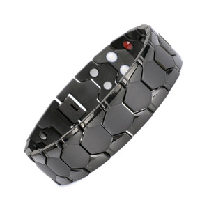 Bracelet magnétique à motif hexagonal pour hommes |   Bracelet énergétique en acier inoxydable plaqué or PVD |   Bijoux de sport de football - Product Image 3