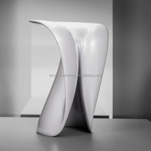 Chaise de <span class=keywords><strong>bar</strong></span> artistique haut de gamme en PRF pour bars Cafés Tabouret haut de forme spéciale Chaise longue d'hôtel personnalisable de style européen - Product Image 4