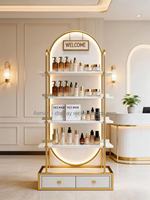Étagères de présentation de produits de style luxueux personnalisables avec éclairage, adaptées aux salons de beauté