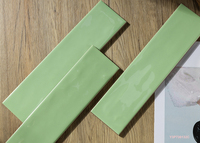 Carrelage mural en céramique fait main, surface ondulée, finition brillante pour la décoration de crédence de cuisine