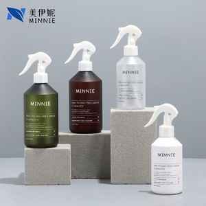 Botella de Spray Minnie de 500ml con Hombro Inclinado y Asa para Limpieza y Desinfección, Recargable y Personalizable - Product Image 1