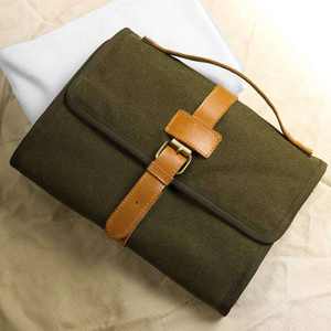 Bolsa de Cosméticos Plegable Ecológica con Asa Suave de Cuero Vegano de Gran Capacidad y Diseño Moderno Personalizado - Product Image 5